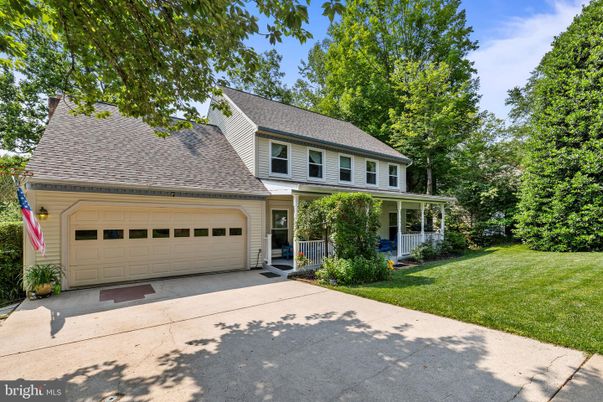 Attached, Exterior, Facade, Cape Cod