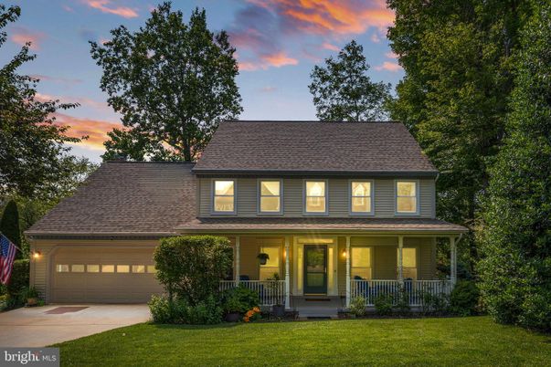 Attached, Exterior, Facade, Cape Cod