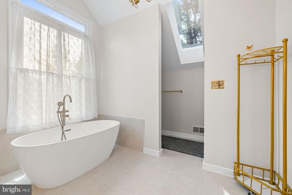 Bathroom, Free Standing Baths, Interior