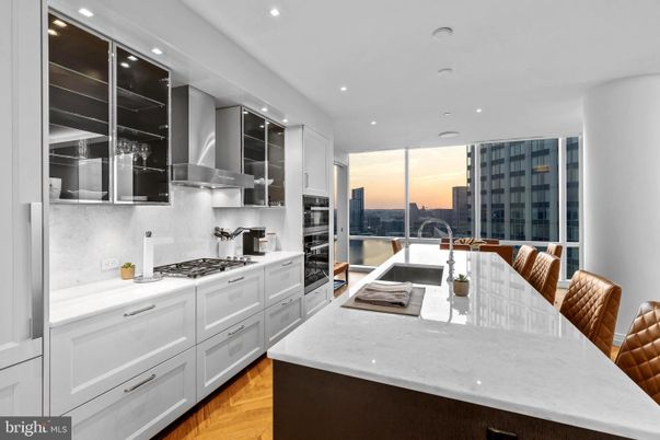 Interior, Kitchen, Recessed Lighting, Water, Wood Texture Flooring