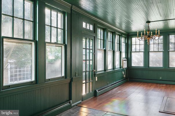Chandelier, Interior, Sun Room, Wood Texture Flooring