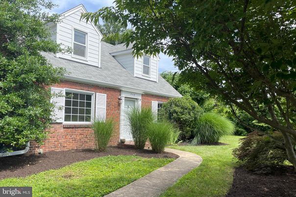 Exterior, Facade, Brick Facade, Cape Cod