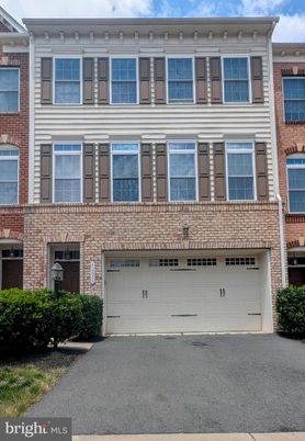 Attached, Exterior, Facade, Brick Facade, Rowhouse
