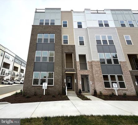 Exterior, Facade, Brick Facade, Rowhouse