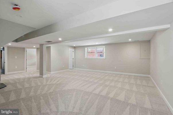 Empty room, Interior, Recessed Lighting