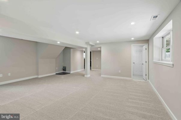 Empty room, Interior, Recessed Lighting