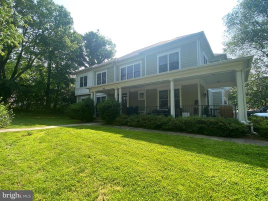 Backyard, Exterior, Facade, American Foursquare
