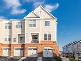 Attached, Exterior, Facade, Rowhouse