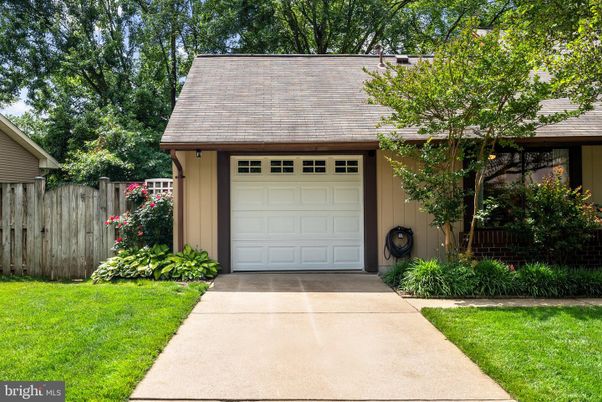 Detached Garage, Exterior
