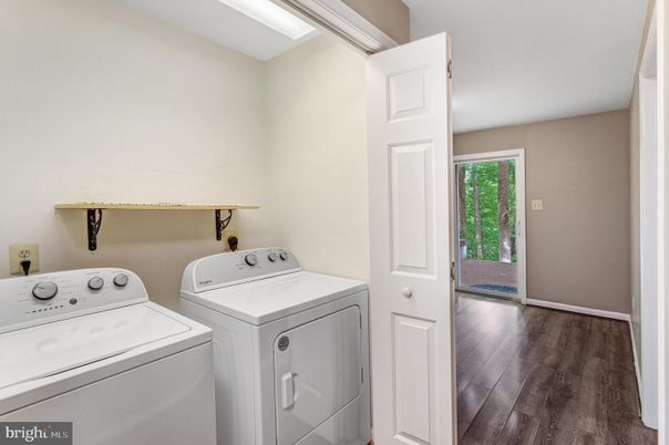 Interior, Utility Closets, Washer, Wood Texture Flooring
