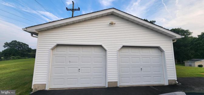 Detached Garage, Exterior