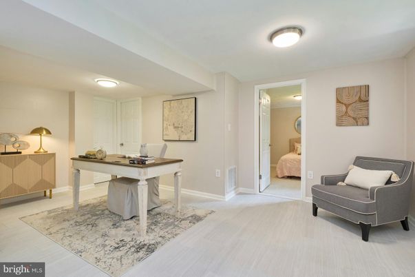 Home Office, Interior