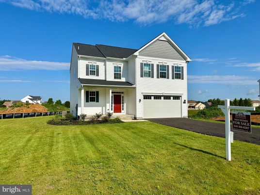 Attached, Exterior, Facade, Farmhouse
