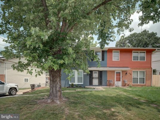 Exterior, Facade, Brick Facade, Raised Ranch