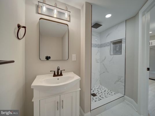 Bathroom, Interior, Marble, Marble Walls, Recessed Lighting
