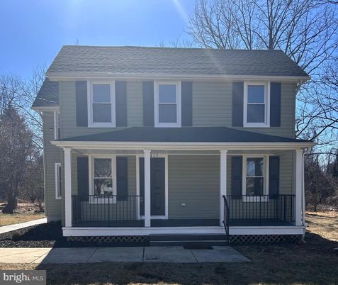 Exterior, Facade, American Foursquare