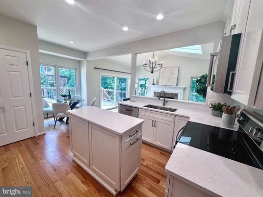 Chandelier, Dining room, Interior, Kitchen, Recessed Lighting, Wood Texture Flooring