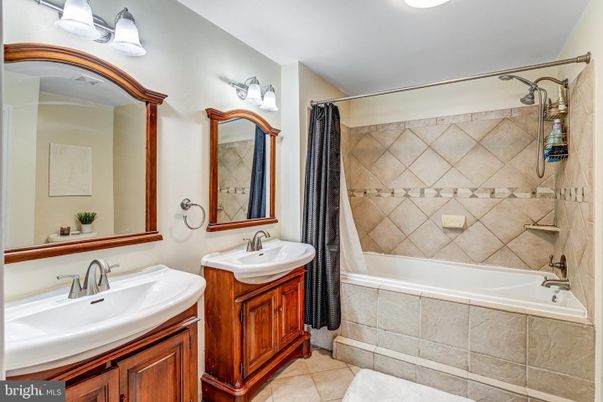 Bathroom, Dual Sink Vanities, Interior
