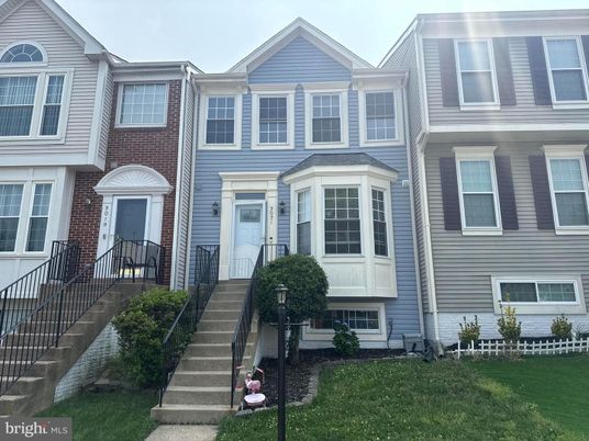 Exterior, Facade, Brick Facade, Rowhouse