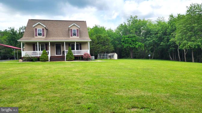 Backyard, Exterior, Facade, Cape Cod