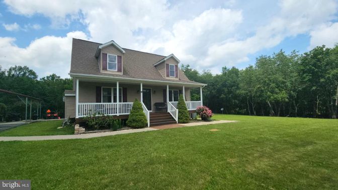 Backyard, Exterior, Facade, Cape Cod