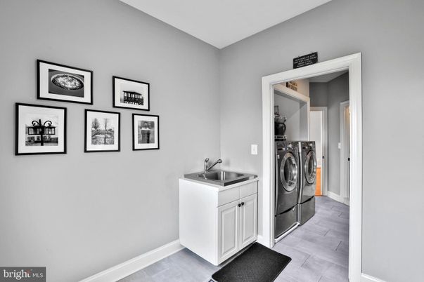 Interior, Washer, Wood Texture Flooring