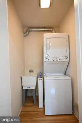 Interior, Utility Closets, Washer, Wood Texture Flooring