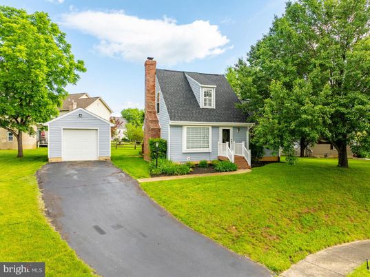 Backyard, Detached Garage, Exterior, Facade, Cape Cod