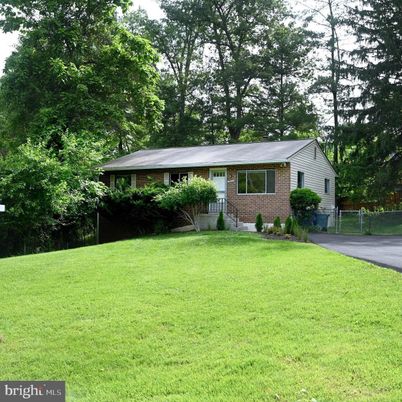 Attached, Exterior, Facade, Brick Facade, Ranch