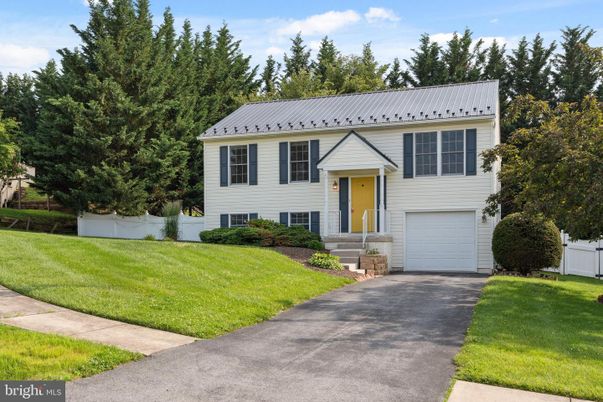 Attached, Exterior, Facade, Raised Ranch