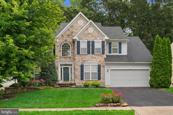 Attached, Exterior, Facade, Brick Traditional
