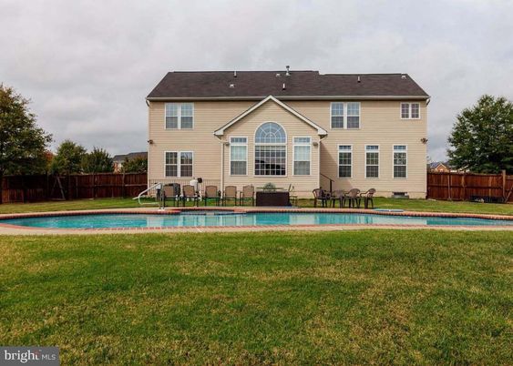 Backyard, Exterior, Pool