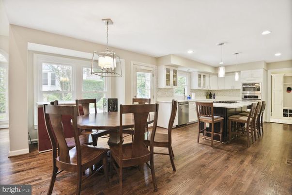 Dining room, Interior, Kitchen, Pendant Lights, Recessed Lighting, Stainless Steel Appliances, Wood Texture Flooring