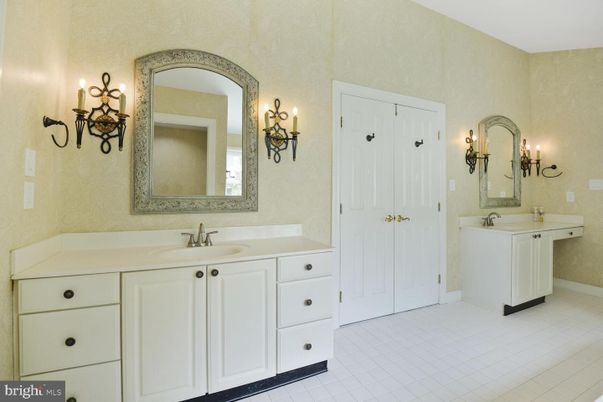 Bathroom, Dual Sink Vanities, Interior