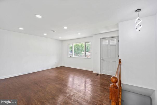 Empty room, Interior, Pendant Lights, Recessed Lighting, Wood Texture Flooring