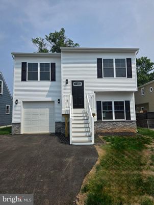 Attached, Exterior, Facade, Raised Ranch