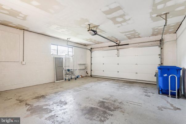 Garage, Interior