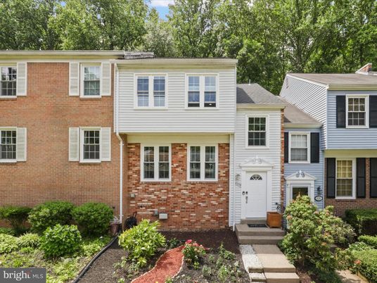 Exterior, Facade, Brick Facade, Raised Ranch