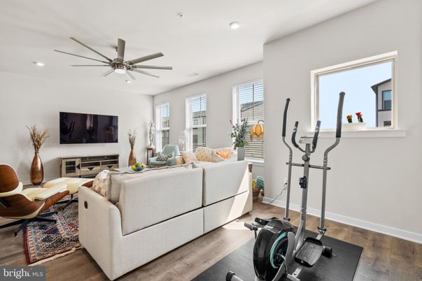 Fitness Equipment, Interior, Living room, Recessed Lighting, Wood Texture Flooring