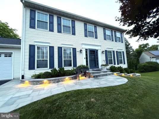 Attached, Backyard, Exterior, Facade, Georgian