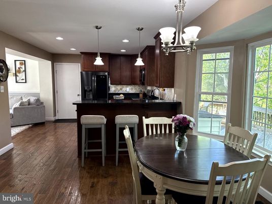 Chandelier, Dining room, Interior, Kitchen, Pendant Lights, Recessed Lighting, Wood Texture Flooring