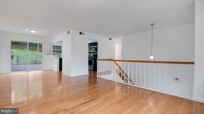 Empty room, Interior, Pendant Lights, Wood Texture Flooring