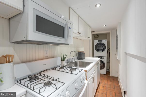 Interior, Kitchen, Recessed Lighting, Washer