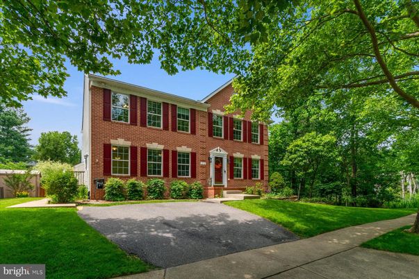 Exterior, Facade, Brick Facade, Georgian