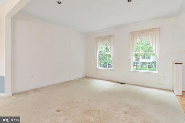Empty room, Interior