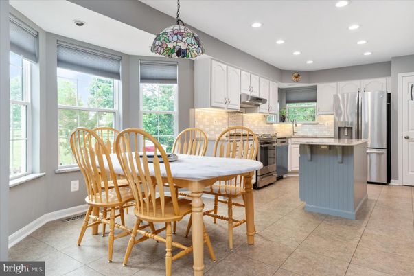 Dining room, Interior, Kitchen, Pendant Lights, Recessed Lighting, Stainless Steel Appliances