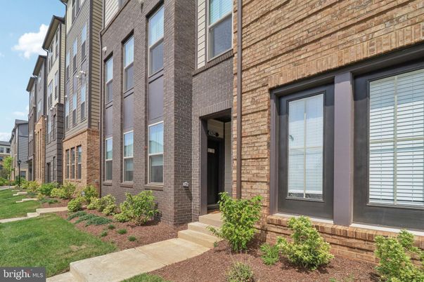 Exterior, Facade, Brick Facade, Rowhouse