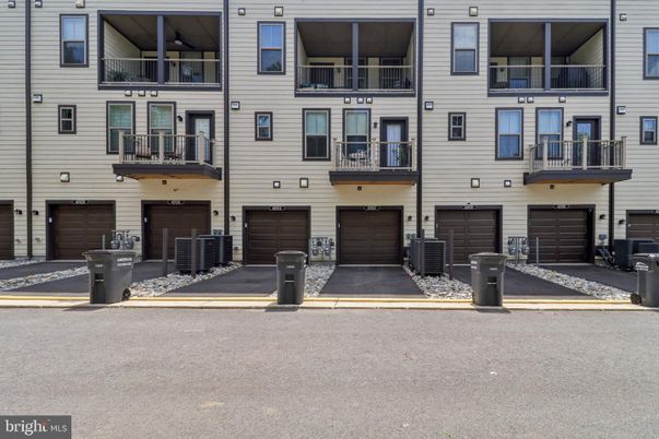 Attached, Exterior, Facade, Rowhouse