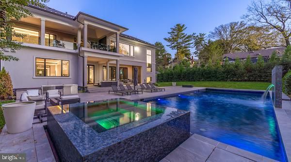 Exterior, Pool