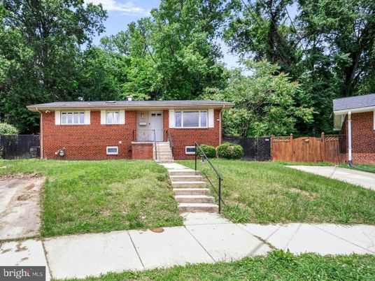 Exterior, Facade, Brick Facade, Raised Ranch
